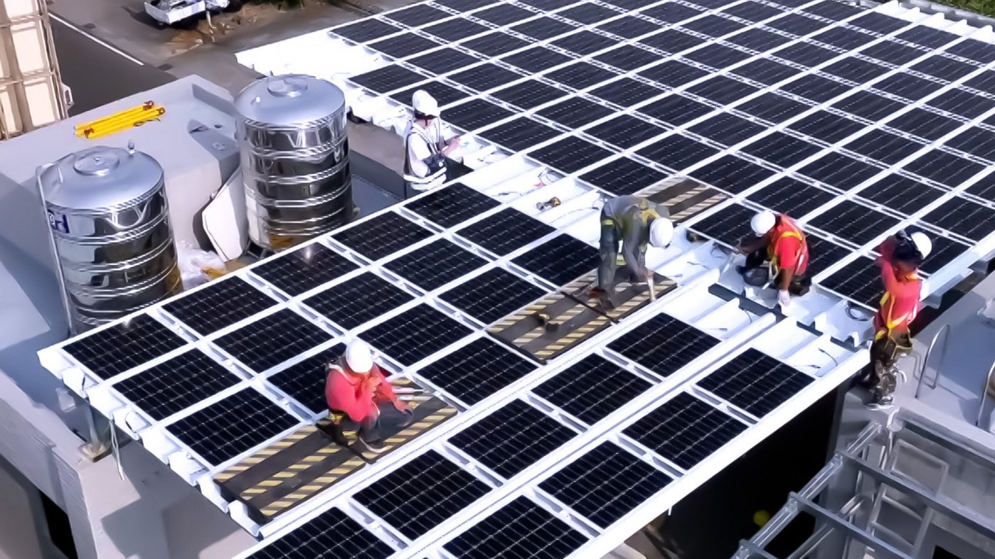 友達打造光電建築一體化整合建材，開發SunSteel光電整合型浪板，實現快速安裝、避免二次施工，讓屋頂光電躍升未來建物新標配。