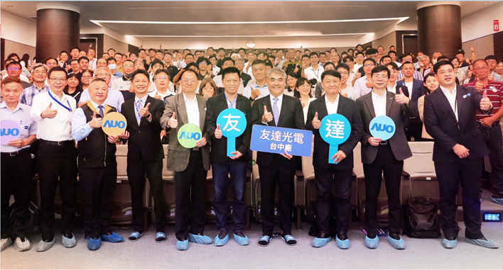 友達以太陽能解決方案領航者，跨足建築領域，4日在台中廠區舉辦「光電建築一體化研討會」，邀請產業先驅共同推動綠化，打造新一代智慧綠建築。